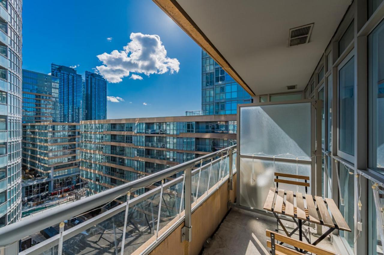 Leckie Luxurious Suites Toronto Exteriör bild